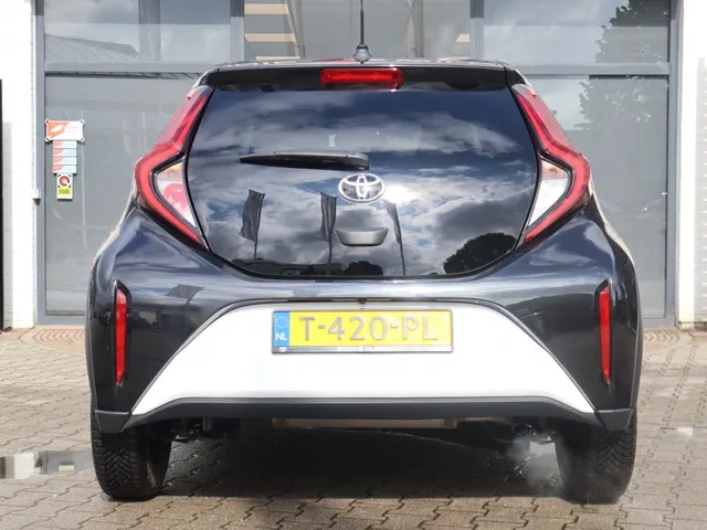 Toyota Aygo X 1.0 VVT-i S-CVT Pulse Automaat Bi-Tone | AllSeasons | Climate co