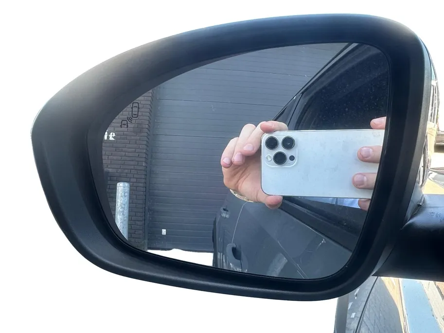 Renault 4 comfort range iconic 52 kWh | Stuur- & Stoelverwarming | Sfeerverlichting | Apple Carplay & Android Auto | Harman & Kardon Audio | Camera | Navigatie | Parkeersensoren | Rijdende Demo | Beschikbaar vanaf November 2026