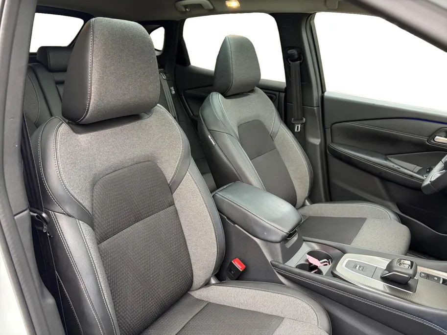 Nissan QASHQAI 1.3 MHEV Xtronic N-Connecta Apple Carplay/Android Auto , airco (automatisch) , cruise control adaptief met Stop&Go en stuurhulp , elektrisch bedienbare achterklep met sensorsturing , navigatiesysteem , panoramadak , voorstoelen verwarmd en stuur , rondomz