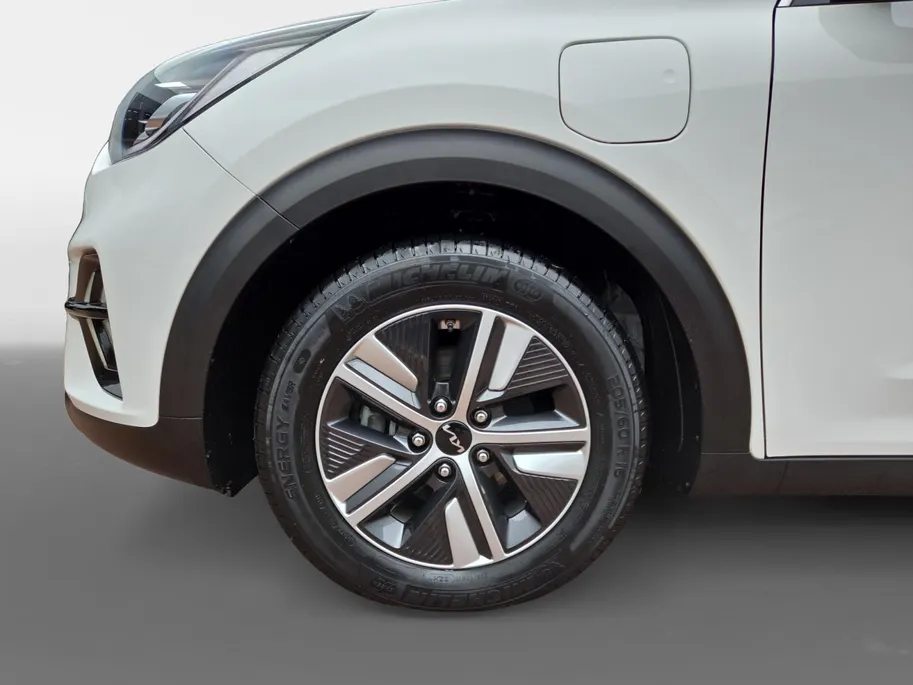 Kia Niro 1.6i PHEV DynamicPlusLine Automaat | Climate & (adaptieve) cruise control | Stoelverwarming | SOH 99,9% | Dodehoek Detectie | Carplay & Android Auto | Camera | Navigatie | 12 Maanden BOVAG Garantie | NAP