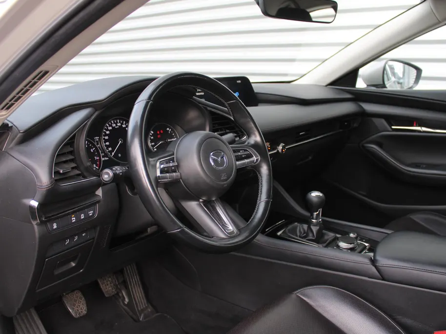 Mazda 3 2.0 e-SkyActiv-G M Hybrid 122PK 6MT Comfort | BTW Auto | Navi | Leder | Keyless | Camera | Elek. Stoelvers. |