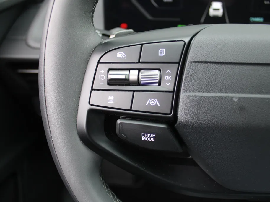 Kia EV6 Light Edition 63 kWh | Stuur-/stoelverwarming | Camera | 19' LM | LED | Adap. Cruise | Clima | Draadloze telefoonlader | 17% bijtelling |