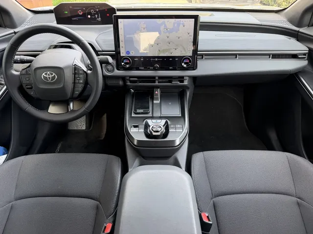 Toyota C-HR+ First Edition 77 kWh | Bi-Tone | 20'| Stoel&Stuurverw | Camera