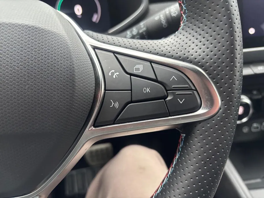 Renault Clio 1.6 E-Tech Full Hybrid 145 esprit Alpine AUTOMAAT NAVI AIRCO CAMERA CRUISE CONTROLE 9.3 INCH APPLE CARPLAY ANDROID AUTO SPORTSTOELEN ZEER DIKKE AUTO