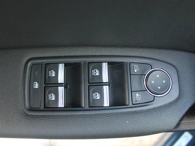 Renault Captur 1.6 E-Tech Hybrid 145 PK Intens | Camera achter en sensoren voor | LM Velgen | NAVI | Apple/Android Car play |