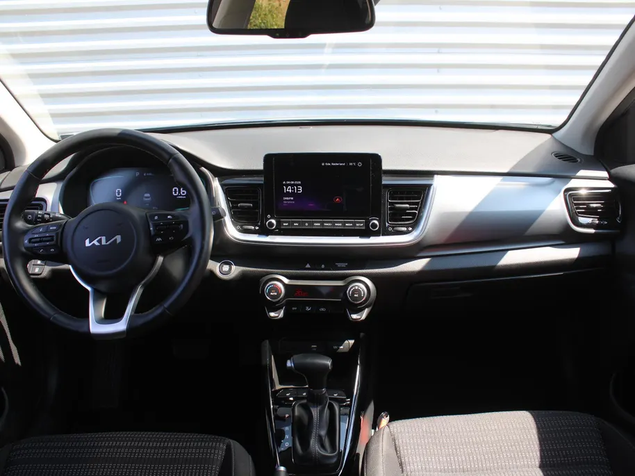 Kia Stonic 1.0 T-GDi MHEV DynamicPlusLine | Stuur-/stoelverwarming | Camera | Cruise adapt. | Clima | LED | Navi | 16' LM | Automaat |