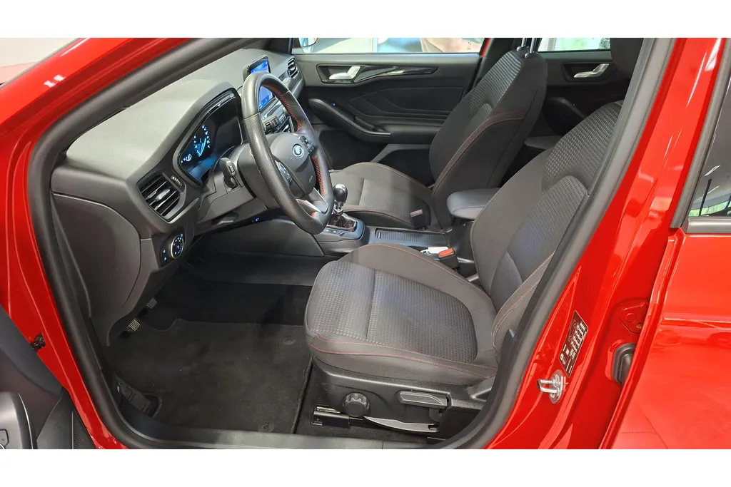 Ford Focus Wagon 1.0 EcoBoost 125PK Hybrid ST Line Business | Winter Pack | Achteruitrij camera | NL Auto |