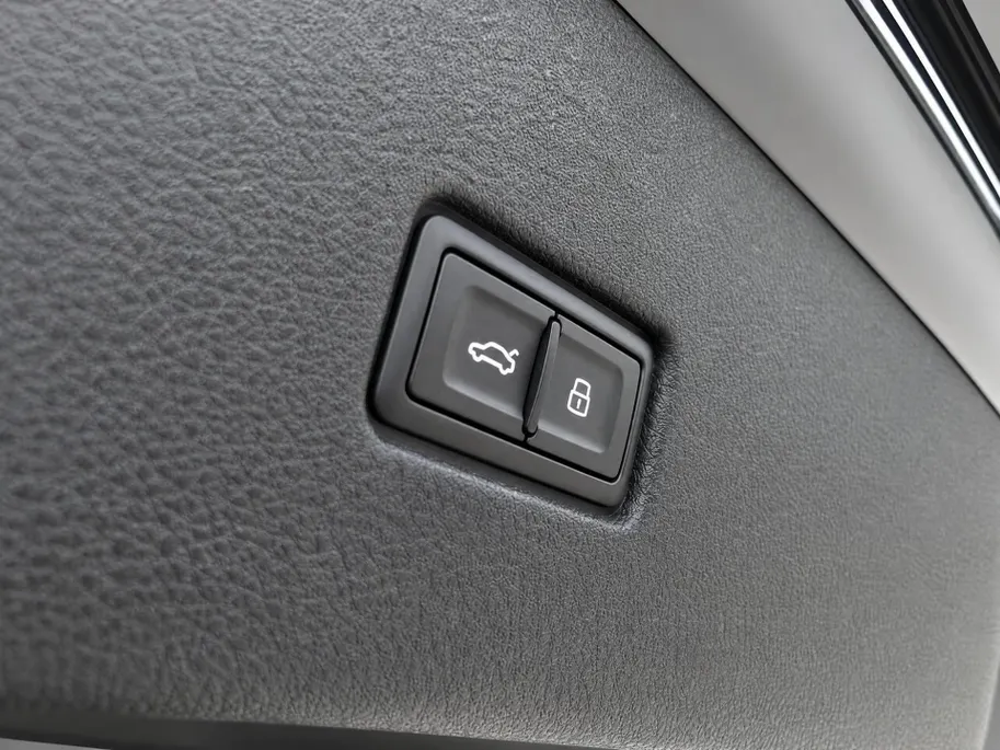 Audi Q8 55 TFSIe 280kW/381PK quattro Pro Line S · Panoramadak · Leder · 360°Camera + Parkeersensoren · Trekhaak ·