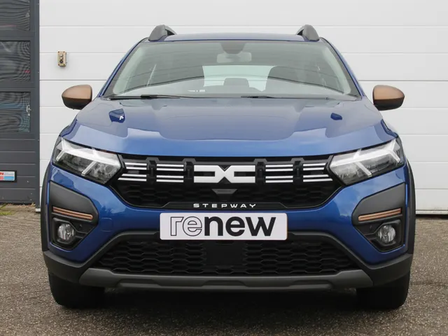 Dacia Sandero Stepway 1.0 TCe 100 PK ECO-G Extreme | Glazen schuifkanteldak | 4 seizoensbanden | Stoelverwarming voor | Pack assist | nog 2 jaar * fabrieksgarantie |