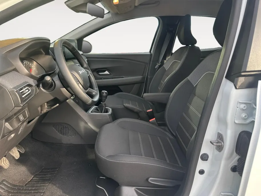Dacia Sandero 90PK TCe Journey | Camera | Dode Hoek Detectie | Climate Control | Parkeersensoren | Apple CarPlay/Android Auto | Cruise Control | Full LED | 12 Maanden BOVAG Garantie