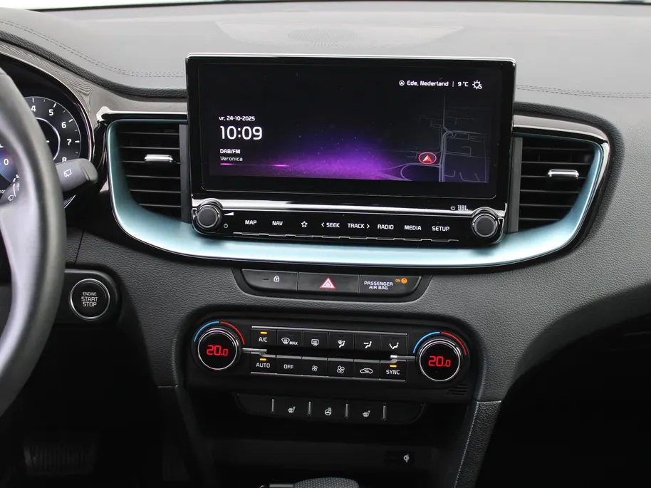 Kia Ceed Sportswagon 1.0 T-GDi MHEV Design Edition | Stuur-/stoelverwarming | Cruise adapt. | Camera | 16' LM | Dodehoekdetectie | JBL audio | LED |