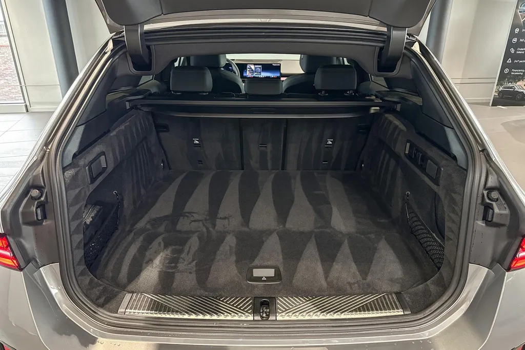 BMW 5 Serie Touring 550e xDrive