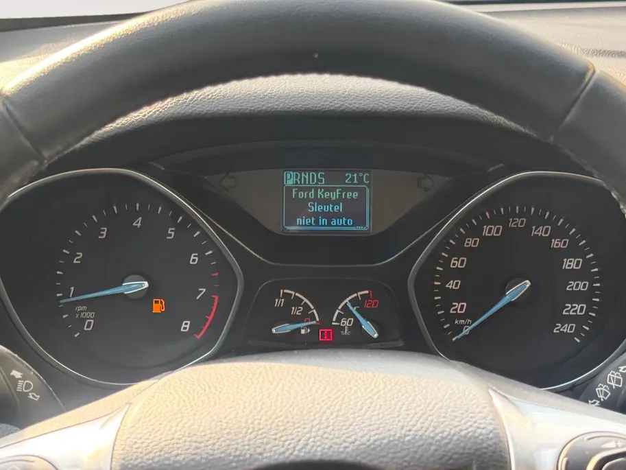 Ford Focus 1.6 TI-VCT Titanium | Automaat | Trekhaak | Zeer goed onderhouden | Voorruitverwarming | Parkeersensoren | Keyless | 12 maanden garantie! |