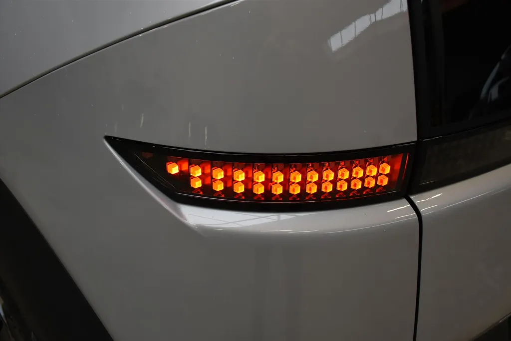 Hyundai IONIQ 3 42 kWh 147pk Vision I 750,= introductie voordeel