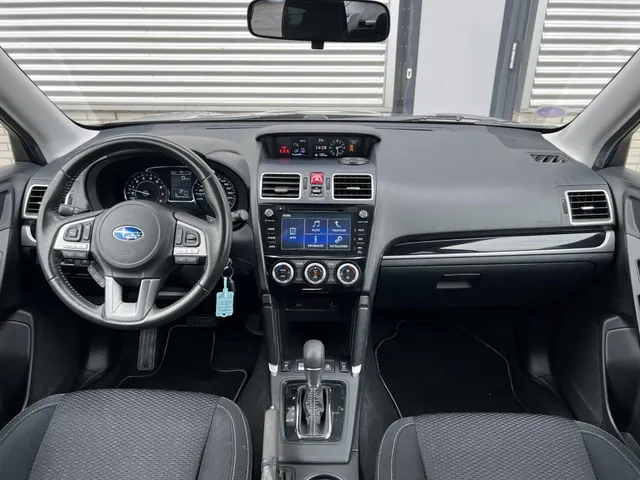 Subaru Forester 2.0 Luxury Plus Eyesight Automaat | Trekhaak | 17' LM Velgen | Climate Control | Elek. Schuif/Kantel Dak