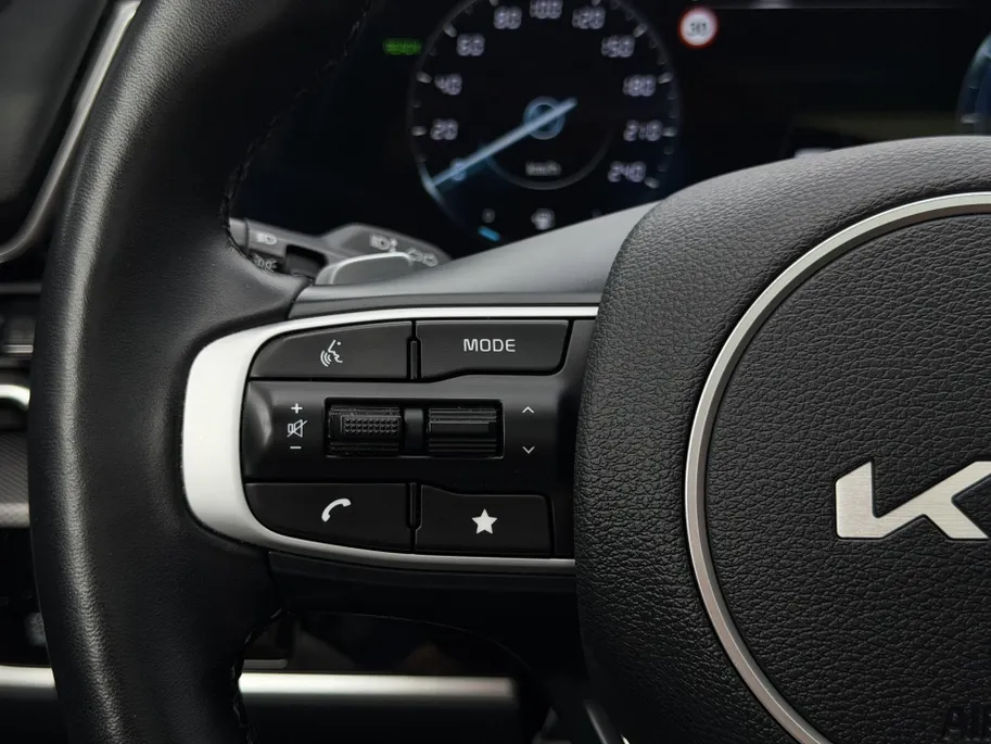 Kia Sportage 1.6 T-GDi Hybrid GT-PlusLine | Apple Carplay/ Android Auto | Navigatiesysteem | Licht + Regensensor | Stoelverwarming + Stoelkoeling | Stuurverwarming | Elektrisch Verstelbare Voorstoelen | Geheugen op Bestuurdersstoel | Elektrisch Schuif / Kanteldak | El