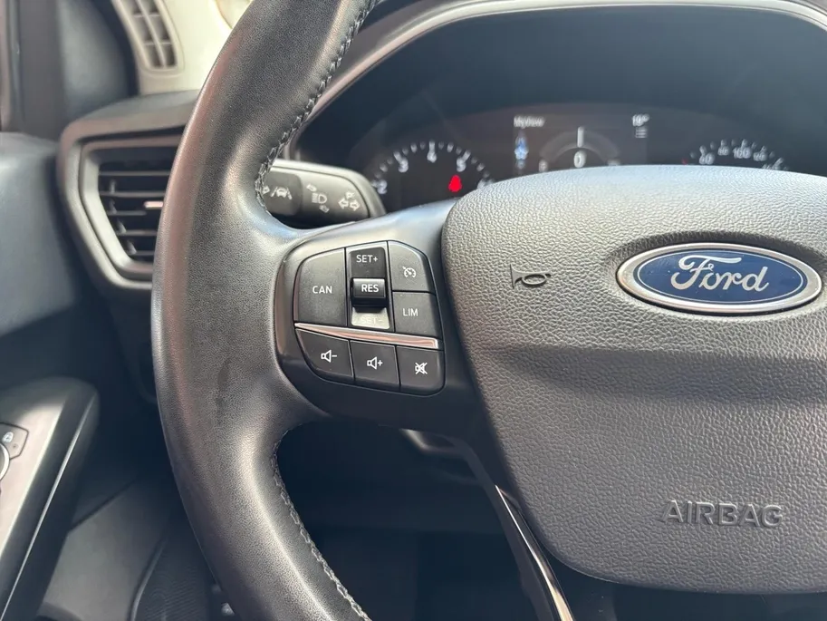 Ford Focus Wagon 1.0 EcoBoost Hybrid Titanium | Trekhaak | Stoel, stuur en voorruitverwarming | Cruise | Climate
