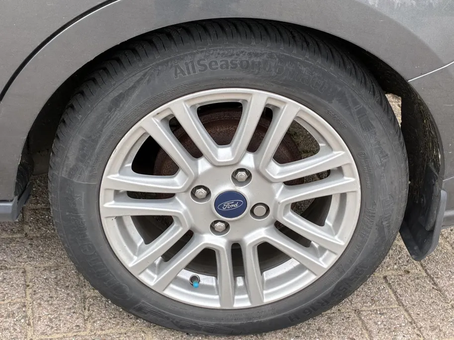 Ford Tourneo Courier 1.0 Titanium