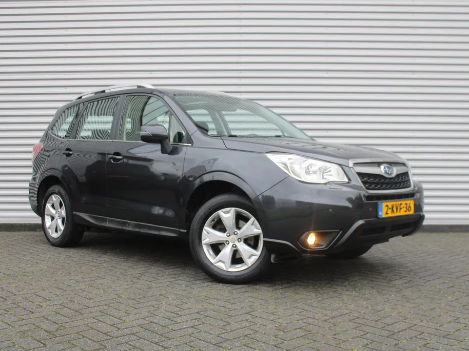 Subaru Forester 2.0 Luxury Plus | Trekhaak | Camera | Stoelverwarming | Schuifdak | 17' LM | Clima | Xenon | Parkeersensor v+a | All seasons |