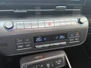 Hyundai Kona 1.6 GDI HEV Premium Sky | Schuif-/kantel dak | Navigatie | Apple Carplay/ Android Auto | Stoelventilatie | Stuur/ Stoelverwarming |