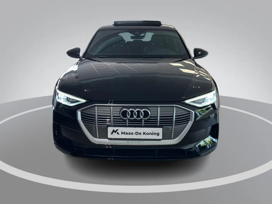Audi e-tron 55 quattro S Line 300kW/408PK 95 kWh · Panoramadak · Camera + Parkeersensoren · Drive select