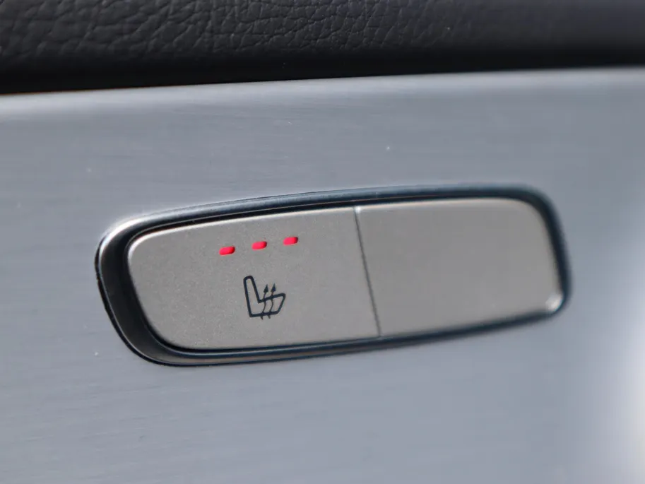 Mercedes-Benz E-Klasse 300 e Business Solution AMG l Keyless l Achteruitrij camera l Stoelverwarming l Dodehoekassistand