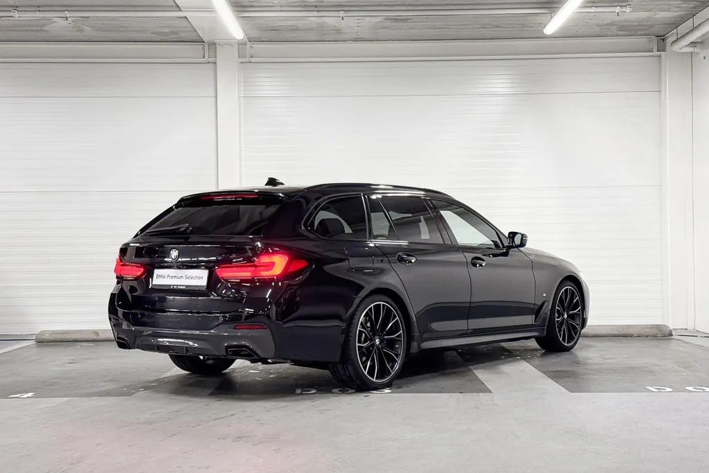 BMW 5 Serie Touring 540i xDrive High Executive
