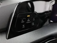 Volkswagen Golf 1.5 eHybrid 272pk DSG GTE · Panoramadak · Camera · Inklap. Trekhaak · Leder Vienna · Stuur- & Stoelverwarming · Elek. Stoel + Geheugen · Garantie t/m 18-06-2030 of 100.000km