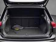Volkswagen Tiguan 1.4 TSI eHybrid R-Line Business+ · Panoramadak · Trekhaak · 360°Camera · Stoelverwarming · Apple/Android Car Play · 20'' velgen ·
