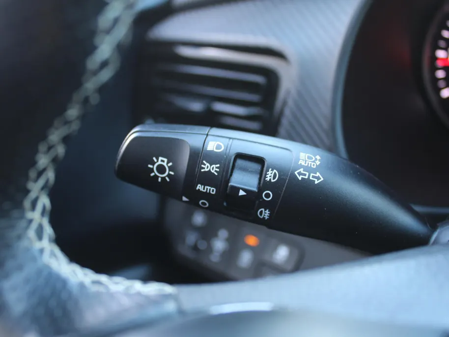 Kia Stonic 1.0 T-GDi MHEV GT-Line | Stuur-/stoelverwarming | Camera | 17' LM | Clima | Keyless | Apple Carplay/Android Auto | Navi | Cruise |