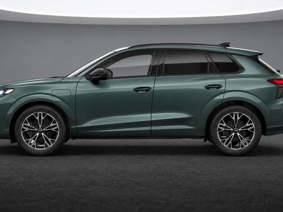 Audi Q3 e-hybrid S edition 272 PK · Glazen panoramadak · Trekhaak elek. wegklapbaar · Optiekpakket zwart