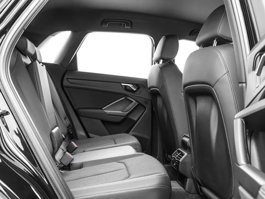 Audi Q3 45 TFSIe 245pk S-tronic Advanced Edition · SOH 92,5% · Camera · Apple/Android Car Play · S line interieur · P-Sensoren · Elek. Achterklep · 18'' Inch · Stoelverwarming ·