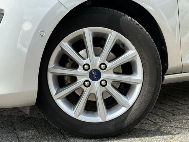 Ford Fiesta 1.0 EcoBoost 100pk 5dr Titanium | Camera | Navi | B&O | Verwarmbare voorruit | Apple Carplay & Android Auto | Cruise Control