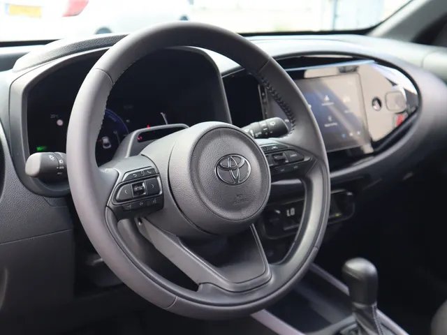 Toyota Aygo X Hybrid 115 pulse | V+A Parkeersensoren | Apple/Anrdoid Carplay |