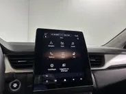 Renault Captur 90PK TCe Intens | 9,3' Navi | Camera | Climate Control | Parkeersensoren | Apple CarPlay/Android Auto | Cruise Control | Lichtmetalen Velgen | Armsteun | Full LED |