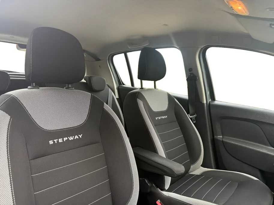 Dacia Sandero 0.9 TCe Tech Road | Trekhaak | Navigatie | Parkeersensoren | Bluetooth | All Season banden | 12 maanden garantie! |