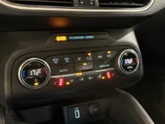 Ford Focus 100PK EcoBoost Trend Edition Business | 1e eigenaar | Winter Pack | Comfort Pack | Navi | Apple CarPlay/Android Auto | Parkeersensoren | Lichtmetalen Velgen | Cruise Control |
