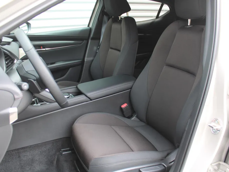 Mazda 3 2.5 e-SkyActiv-G M Hybrid 140 Exclusive-line | Nieuw | Stuur-/stoelverwarming | 360 Camera | Dodehoek detectie | HUD | Bose audio | 18' LM | LED |