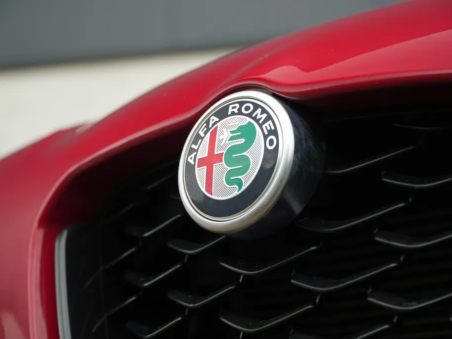 Alfa Romeo Giulia 2.0 Turbo 280 PK Competizione Q4 AWD | Harman | Veloce | 19' VERKOCHT