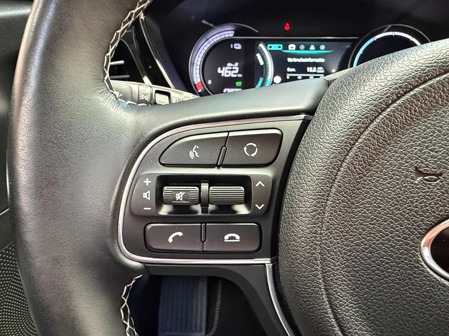 Kia e-Niro ExecutiveLine 64 kWh Full options | Stoelverwarming + verkoeling | Navigatie / Carplay | Dodehoekdetectie | Memory seat