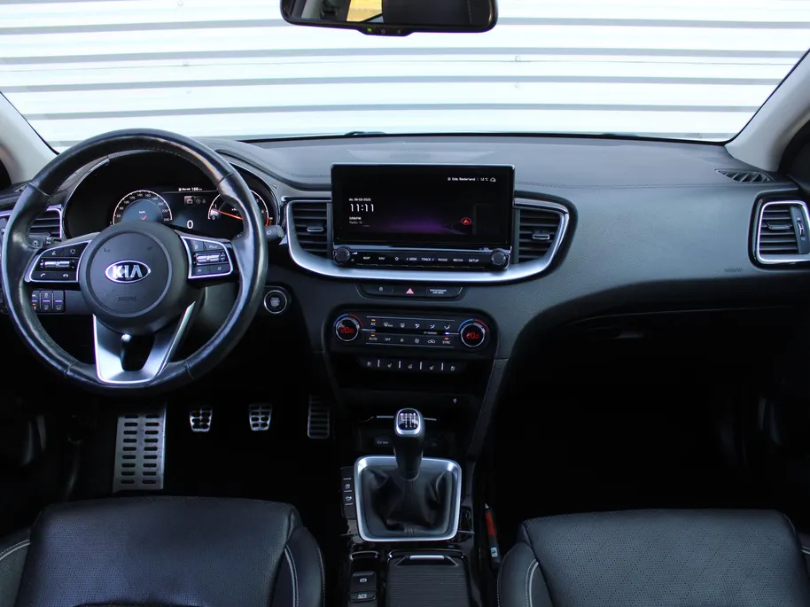 Kia XCeed 1.4 T-GDi ExecutiveLine | Trekhaak | Schuif-/kanteldak | Stuur-/stoelverwarming + ventilatie | 18' LM |