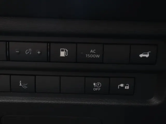 Mitsubishi Outlander 2.4 PHEV Black Edition All Seasons | Yamaha sound