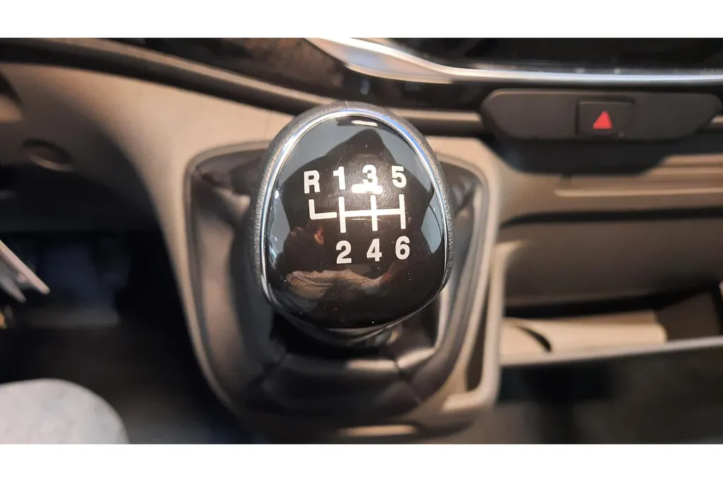 Ford Transit 350 2.0 TDCI L3H2 Trend 130PK Direct leverbaar! Met trekhaak.