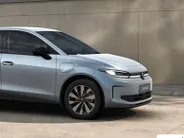 Volkswagen ID. Polo Life 52 kWh accu, 211 PK · Trekhaak afneembaar · Zijruiten achter en achterruit getint ·
