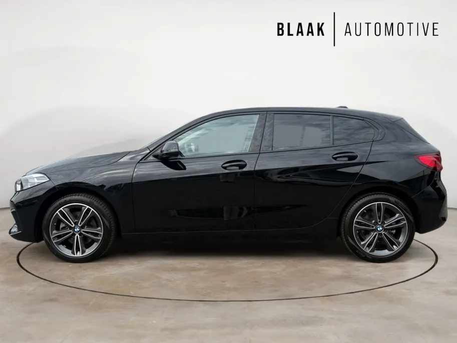 BMW 1 Serie Limousine 118i Sport Line Apple/Android draadloos | Automaat | Climate Con