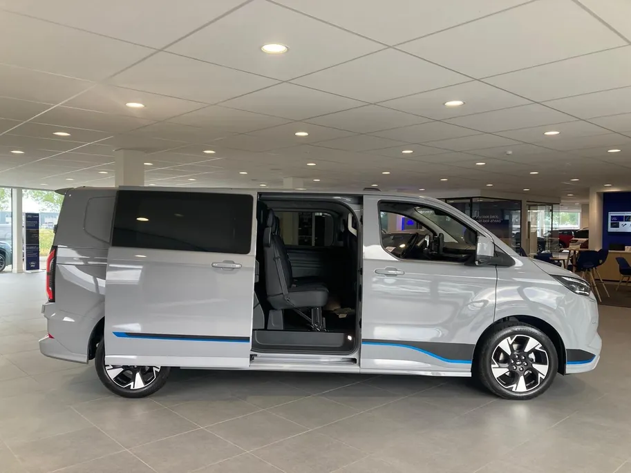Ford Transit Custom 320 2.5 PHEV L2H1 Sport DC UIT VOORRAAD