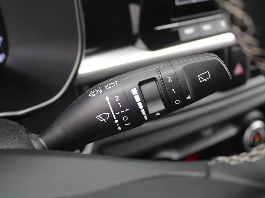 Kia Picanto 1.0 DPI AMT ExecutiveLine | Stuur-/stoelverwarming | Camera | Draadloze telefoonlader | LED | 15' LM | Clima | Cruise | Navi | Automaat |