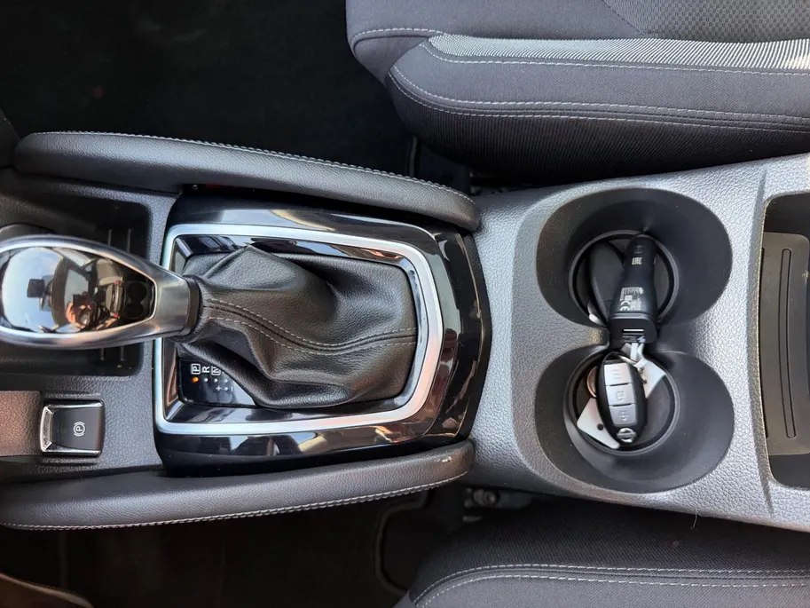 Nissan QASHQAI 1.2 N-Connecta | Rondom camera | Navigatie | Pano dak | Climate | Cruise |