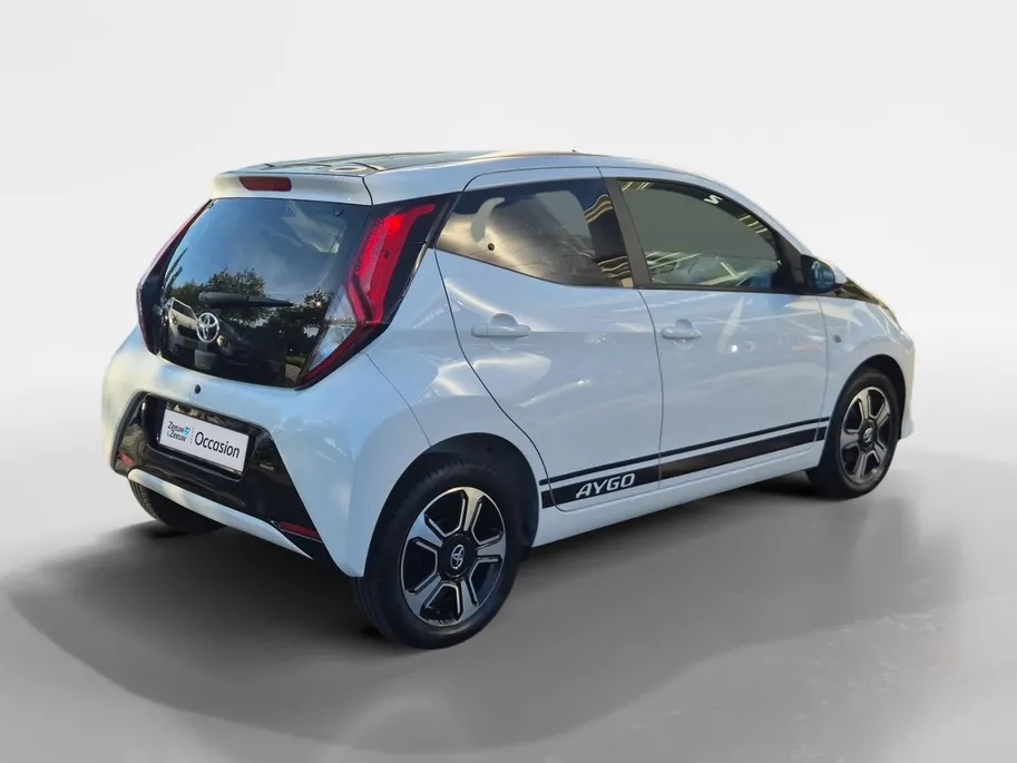Toyota Aygo 1.0 VVT-i x-play | Airco | Bluetooth | Camera | 5 deurs | Zwart dak |