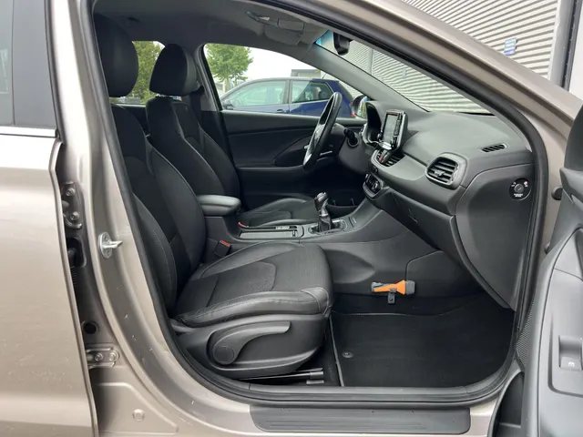 Hyundai i30 Wagon 1.4 T-GDI Premium | Apple Carplay & Android Auto | Climate Control | Lichtmetalen Velgen | Cruise Control